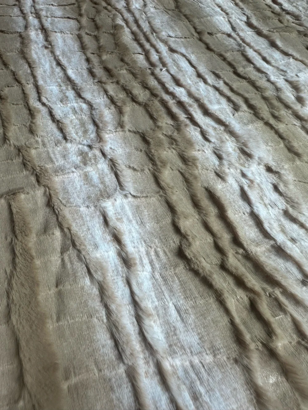 THRO by Marlo Lorenz Faux Fur Throw Blanket Tan Textured Plush 60” x 45”‎